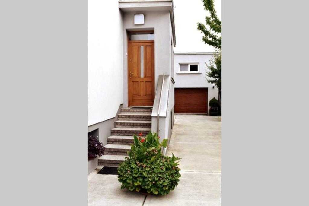 Modern Apartment In Tarnów Kültér fotó