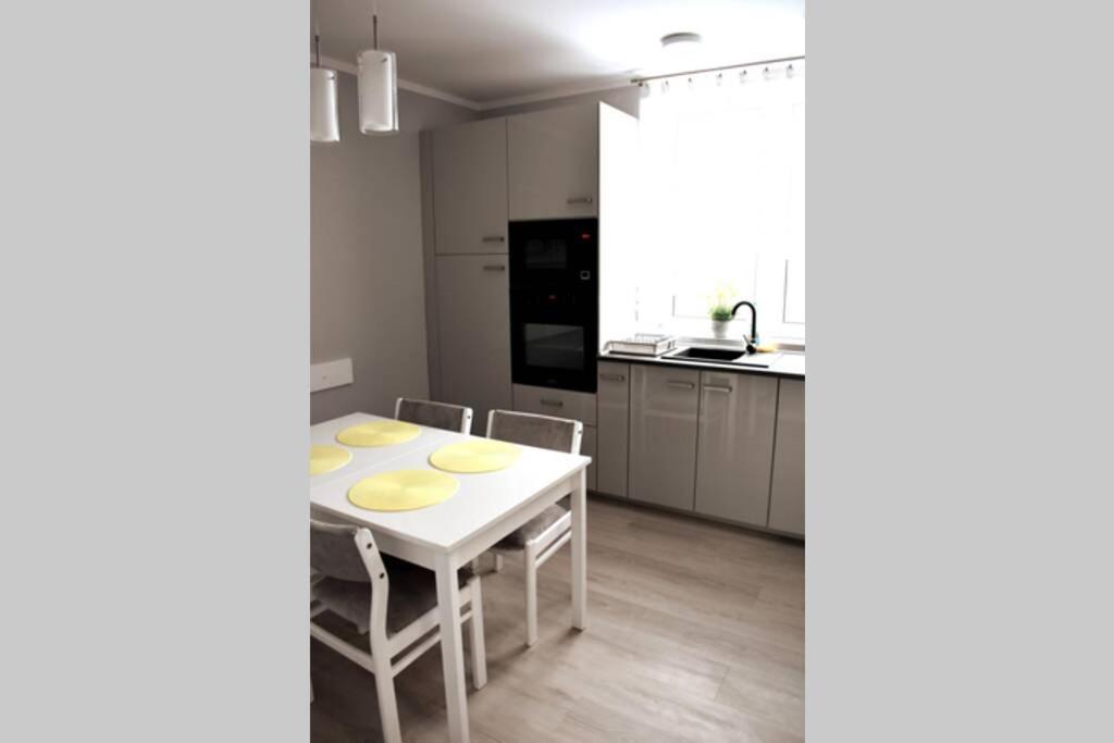 Modern Apartment In Tarnów Kültér fotó
